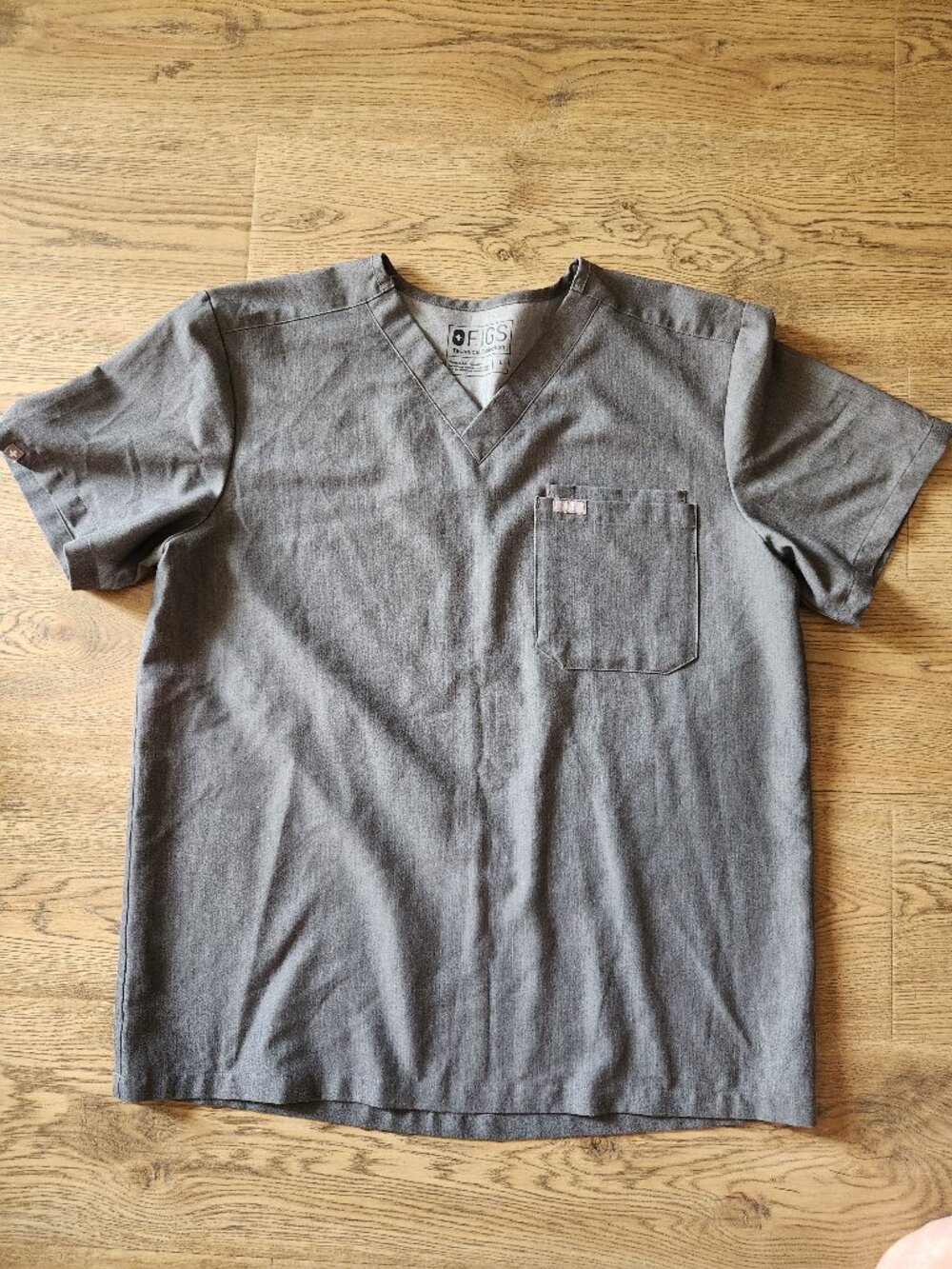 FIGS Technical 3 pocket Collection Mens V-Neck Medical Scrub Top Graphite Sz L